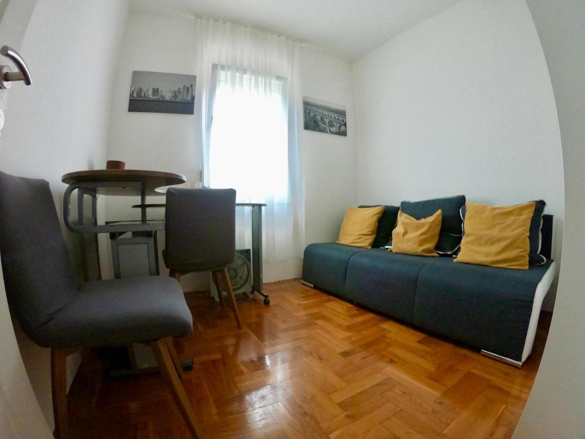 Sunny Apartment By The Beach Каштель-Штафилич Экстерьер фото